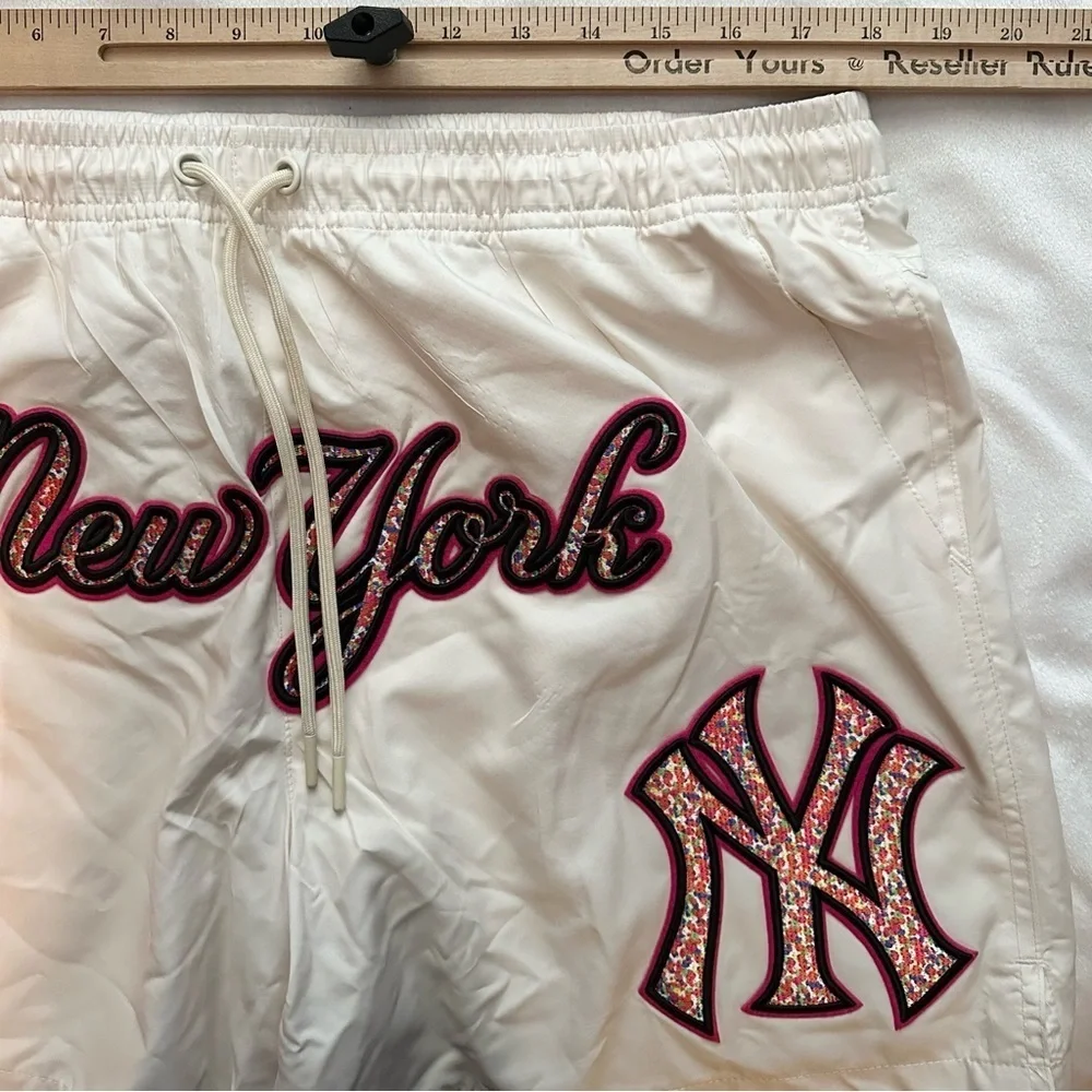 NWT New York Yankees Pro Standard Team Men's Swim Shorts XL Ivory LNY3314727